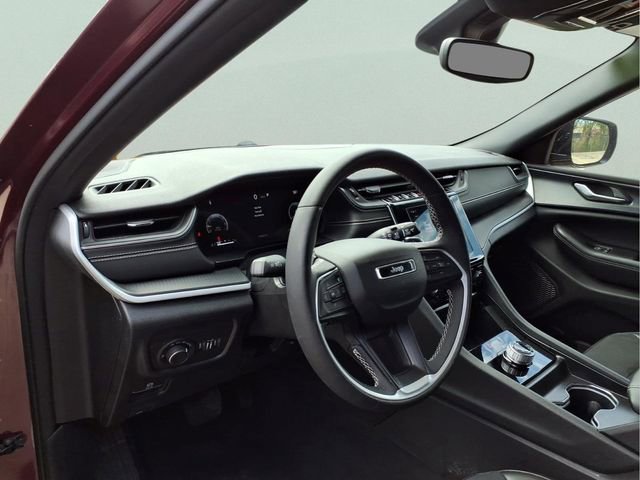 Used 2024 Jeep Grand Cherokee Altitude AWD/4WD image 12