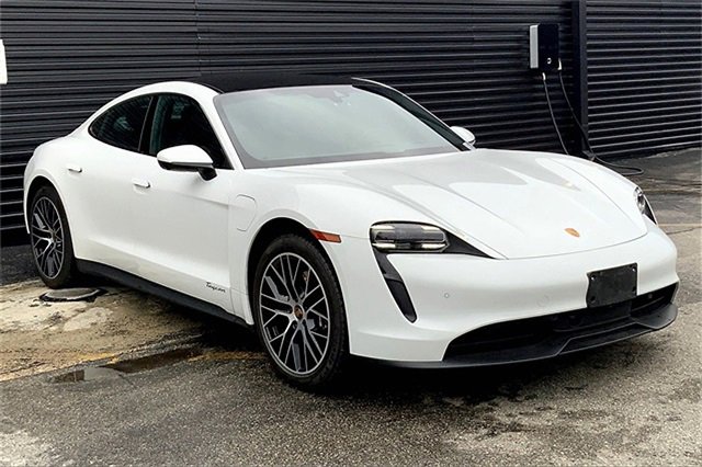 Used 2022 Porsche Taycan image 12