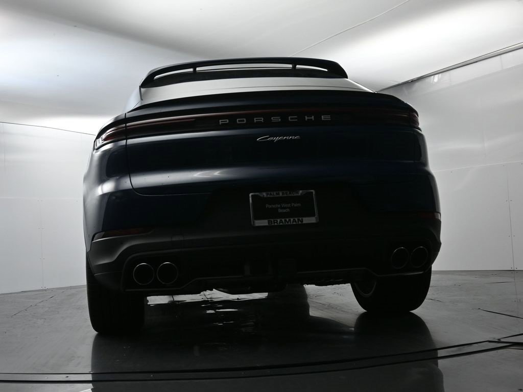 Used 2025 Porsche Cayenne image 52