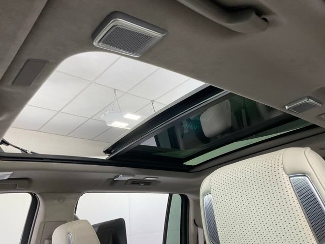 Certified 2025 Cadillac Escalade ESV Premium Luxury Platinum AWD/4WD image 23