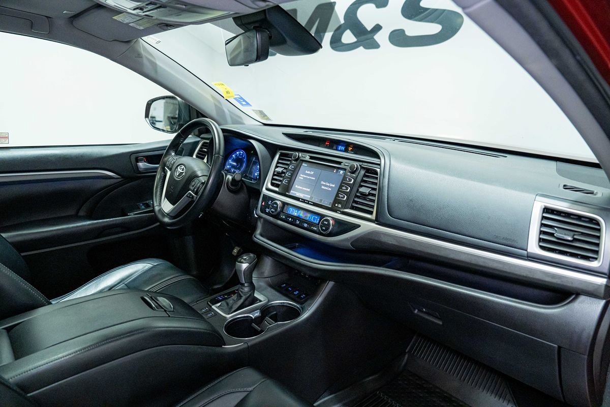 Used 2018 Toyota Highlander SE AWD/4WD image 18