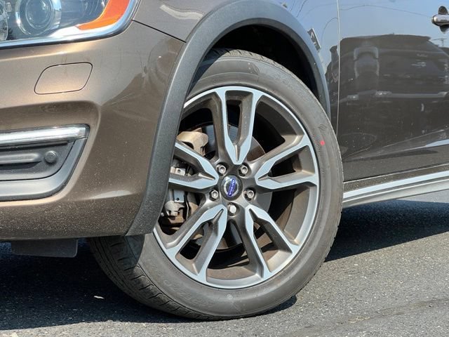 Used 2016 Volvo V60 T5 Cross Country Platinum AWD/4WD image 2