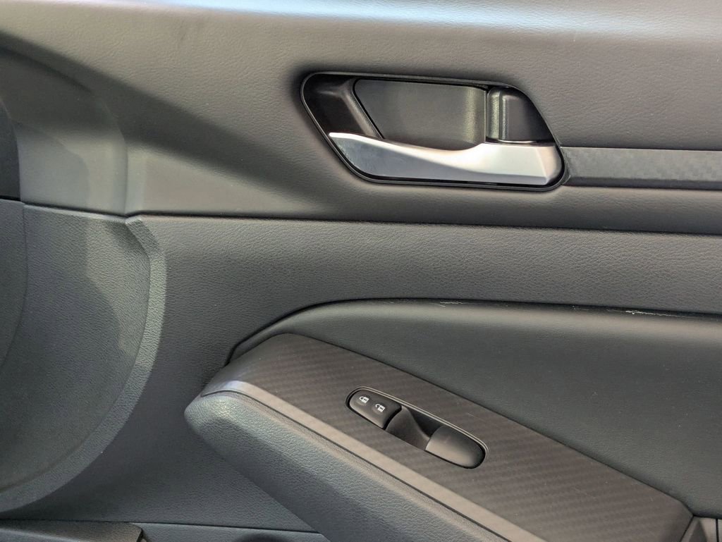 Used 2025 Nissan Altima 2.5 SV image 33