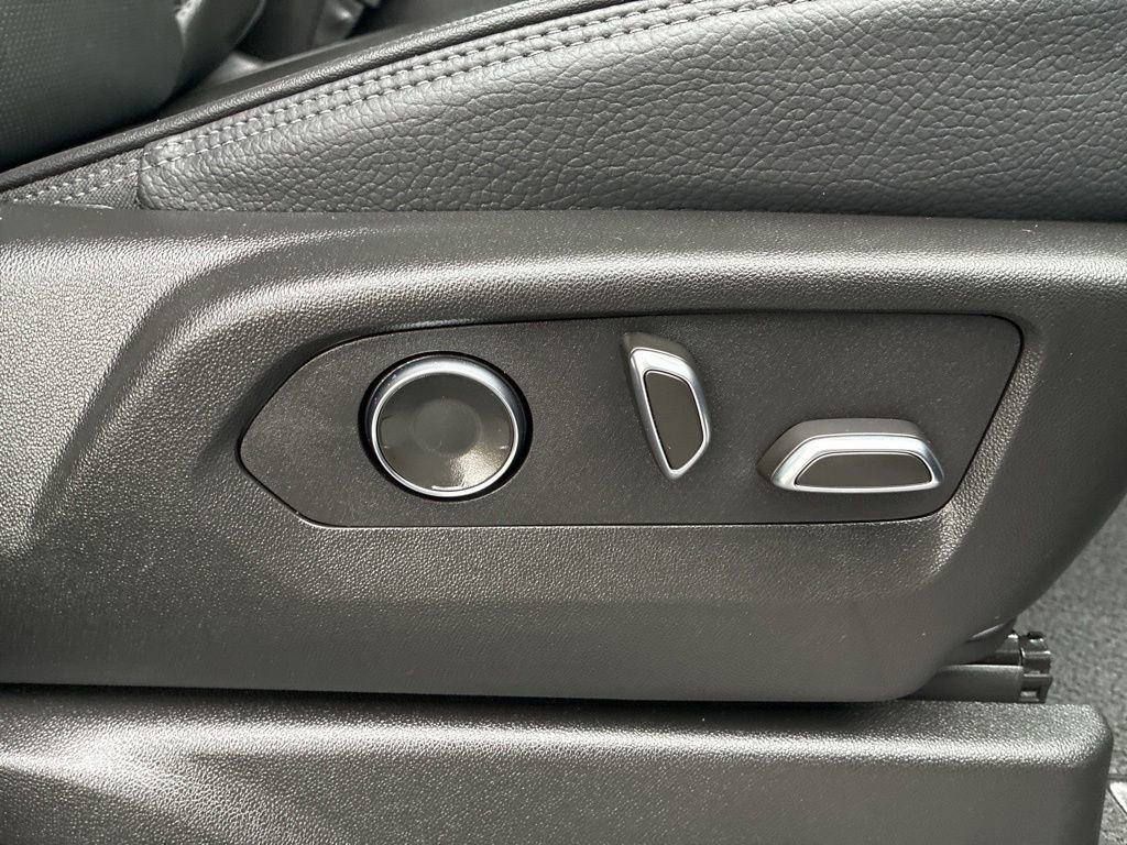 Used 2025 GMC Yukon Denali image 41