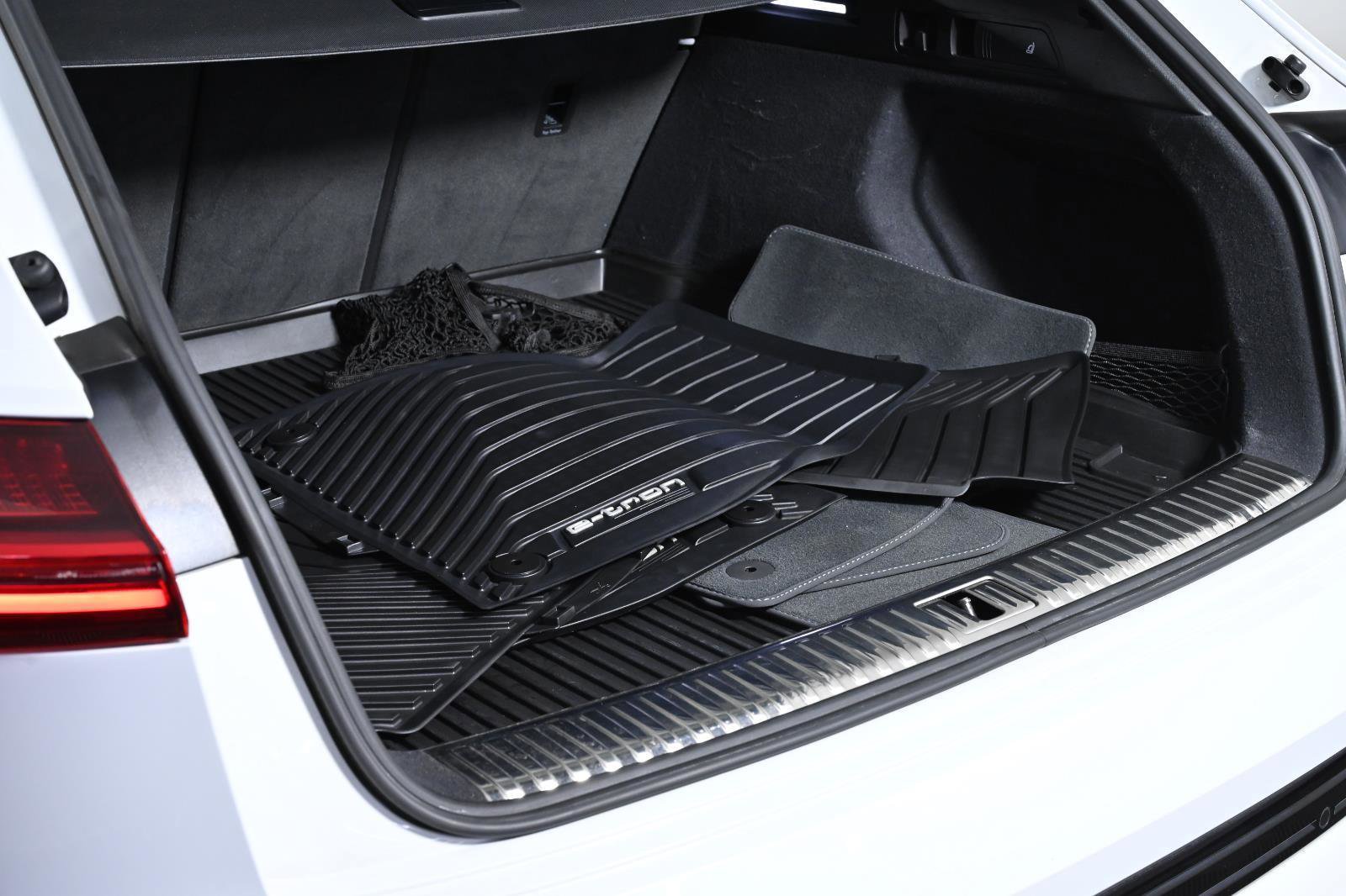 Used 2022 Audi e-tron Chronos image 35