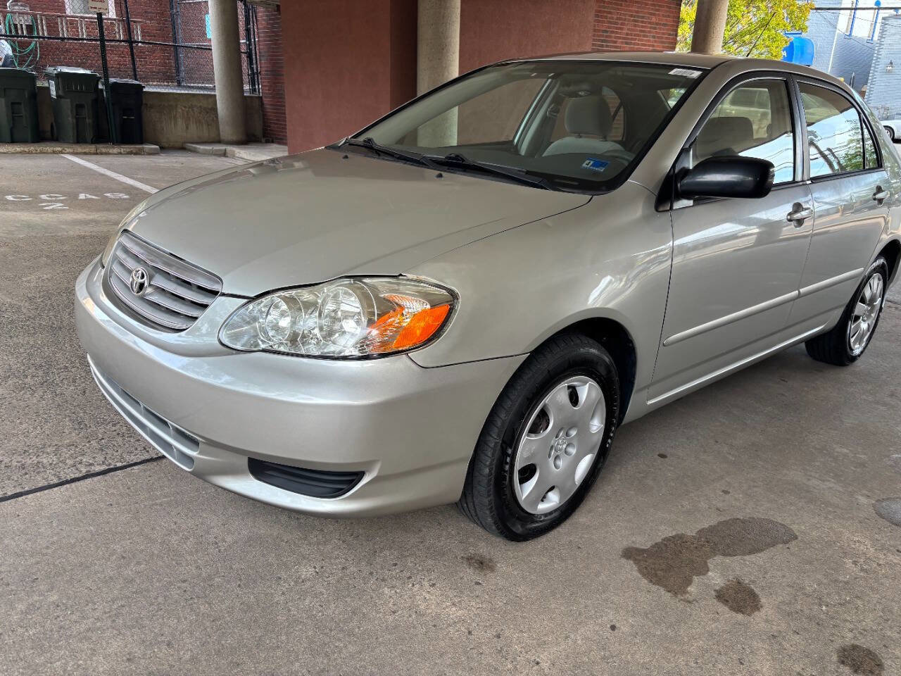 Used 2004 Toyota Corolla LE FWD image 1