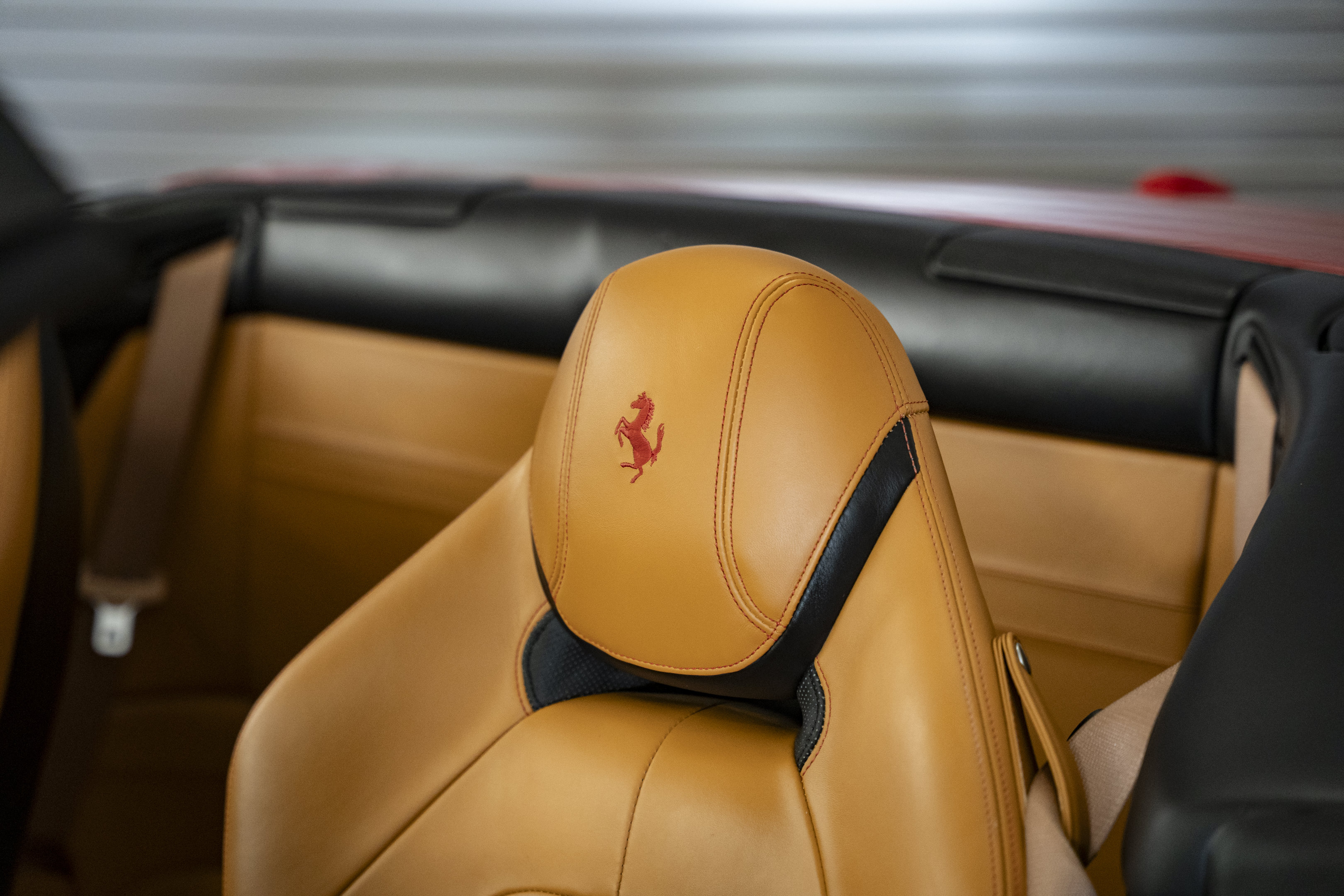 Used 2016 Ferrari California T RWD image 31