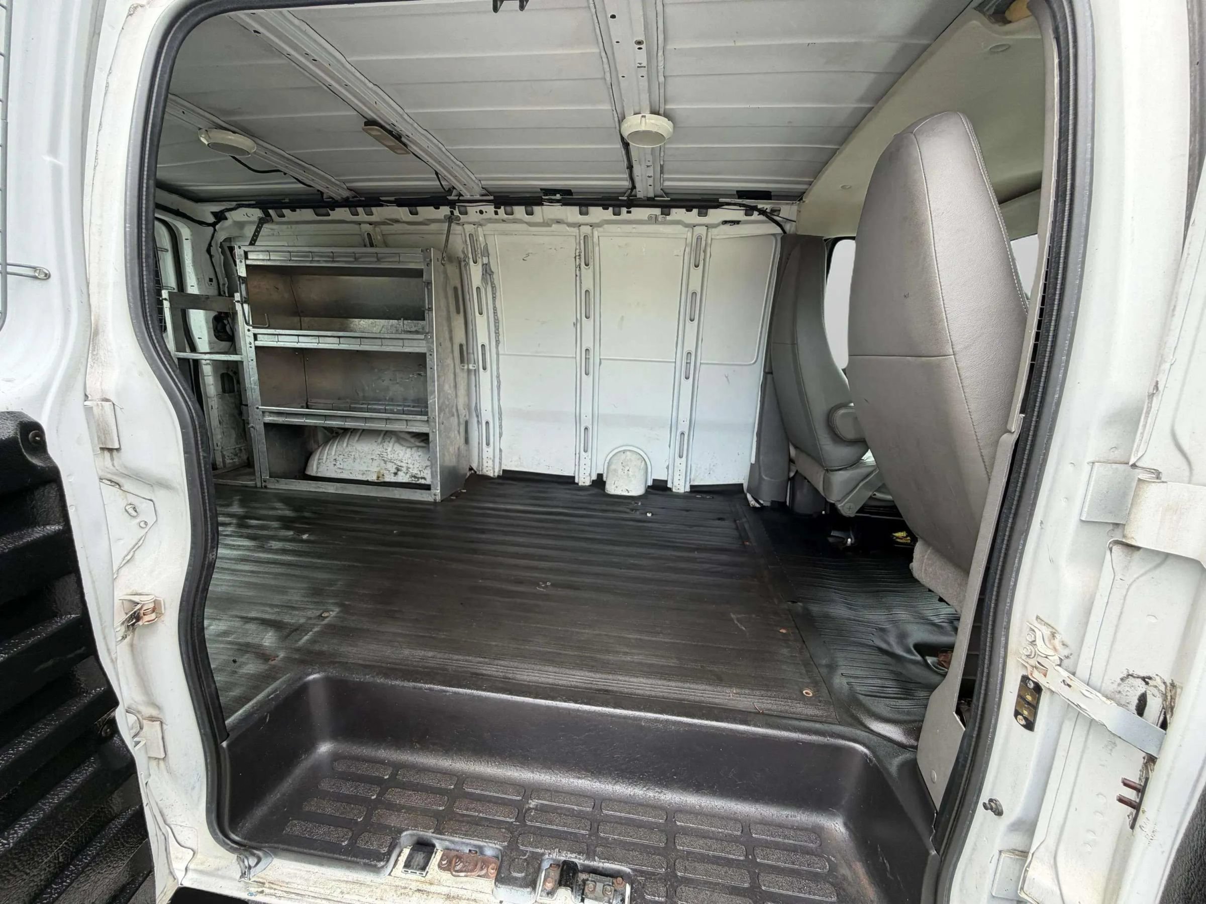 Used 2015 GMC Savana 3500 RWD image 20