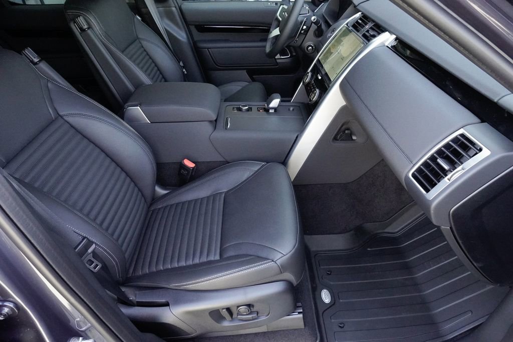 New 2026 Land Rover Discovery S AWD/4WD image 23