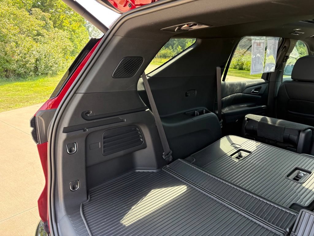 Used 2025 Chevrolet Traverse RS w/ LPO, Floor Liner Package FWD image 65