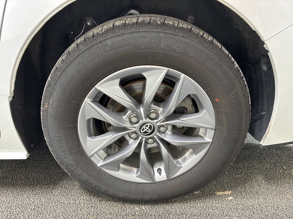 Used 2025 Toyota Sienna XLE AWD/4WD image 10
