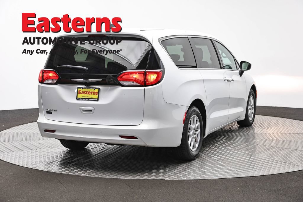 Used 2023 Chrysler Voyager LX FWD image 4