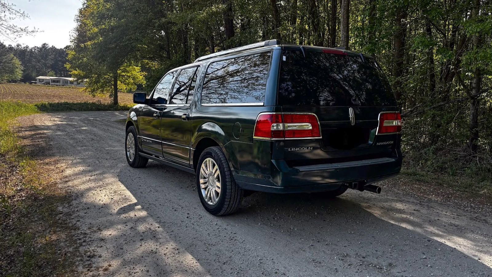 Used 2012 Lincoln Navigator L 2WD image 3
