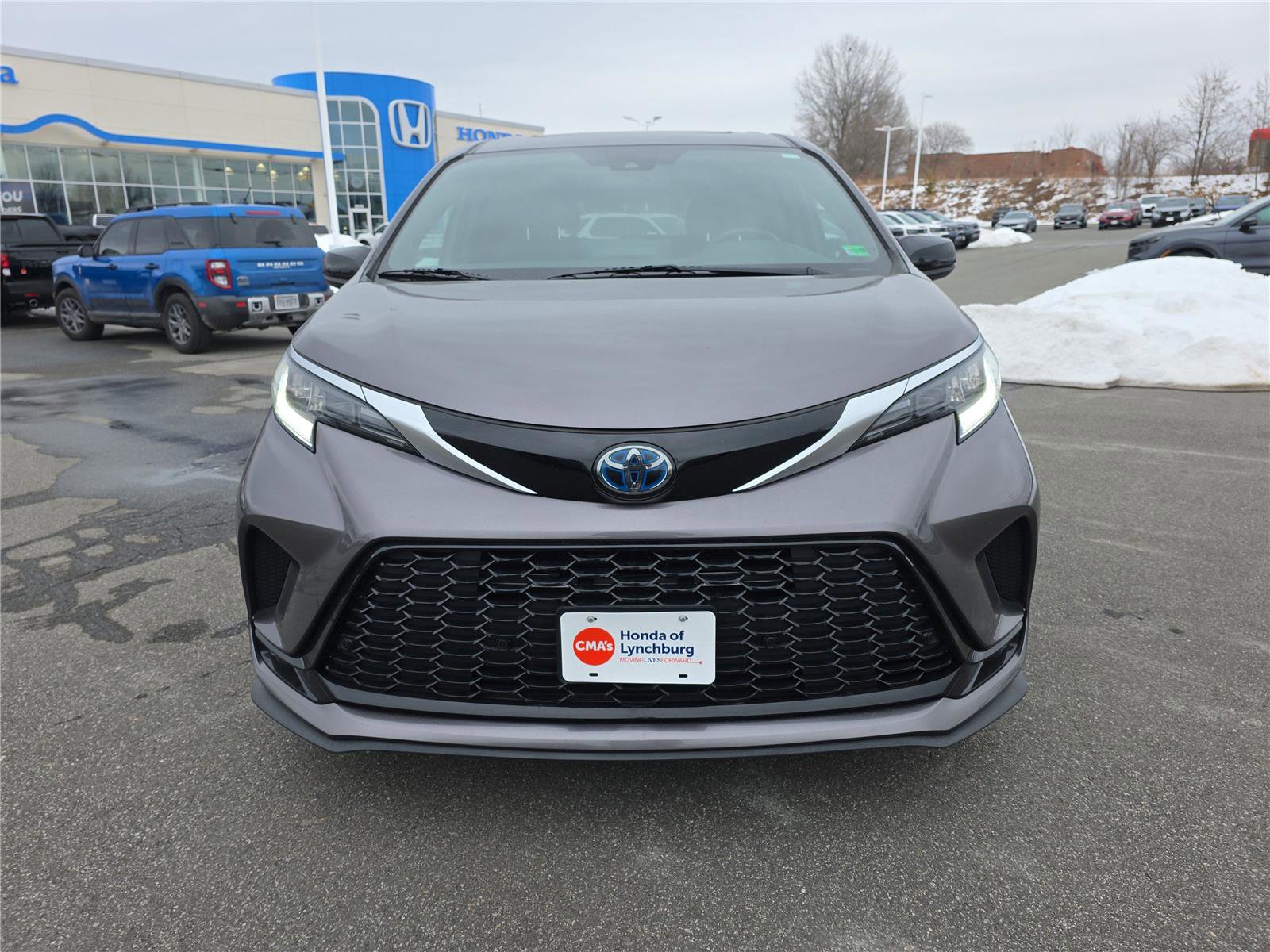 Used 2021 Toyota Sienna XSE w/ XSE Plus Package image 9