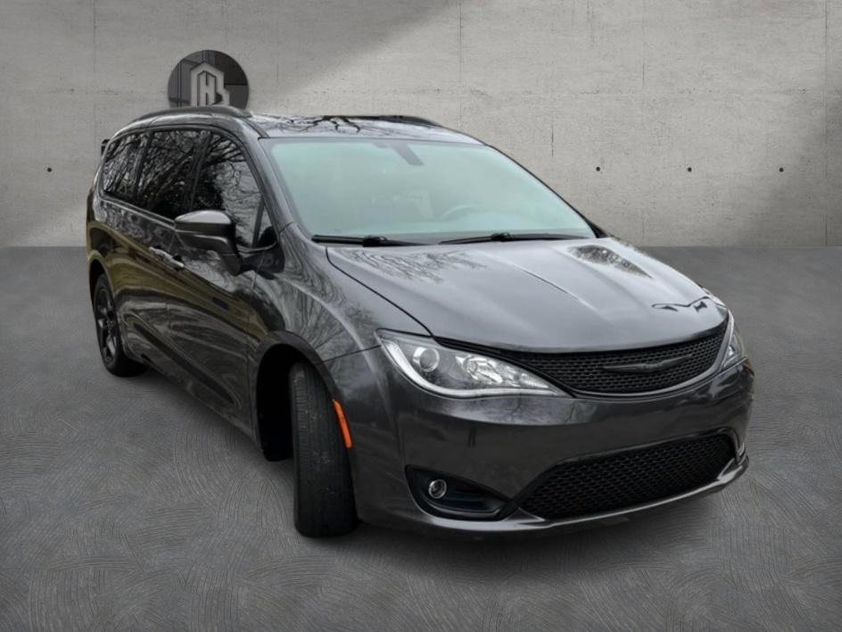 Used 2020 Chrysler Pacifica Limited w/ S Appearance Package image 3