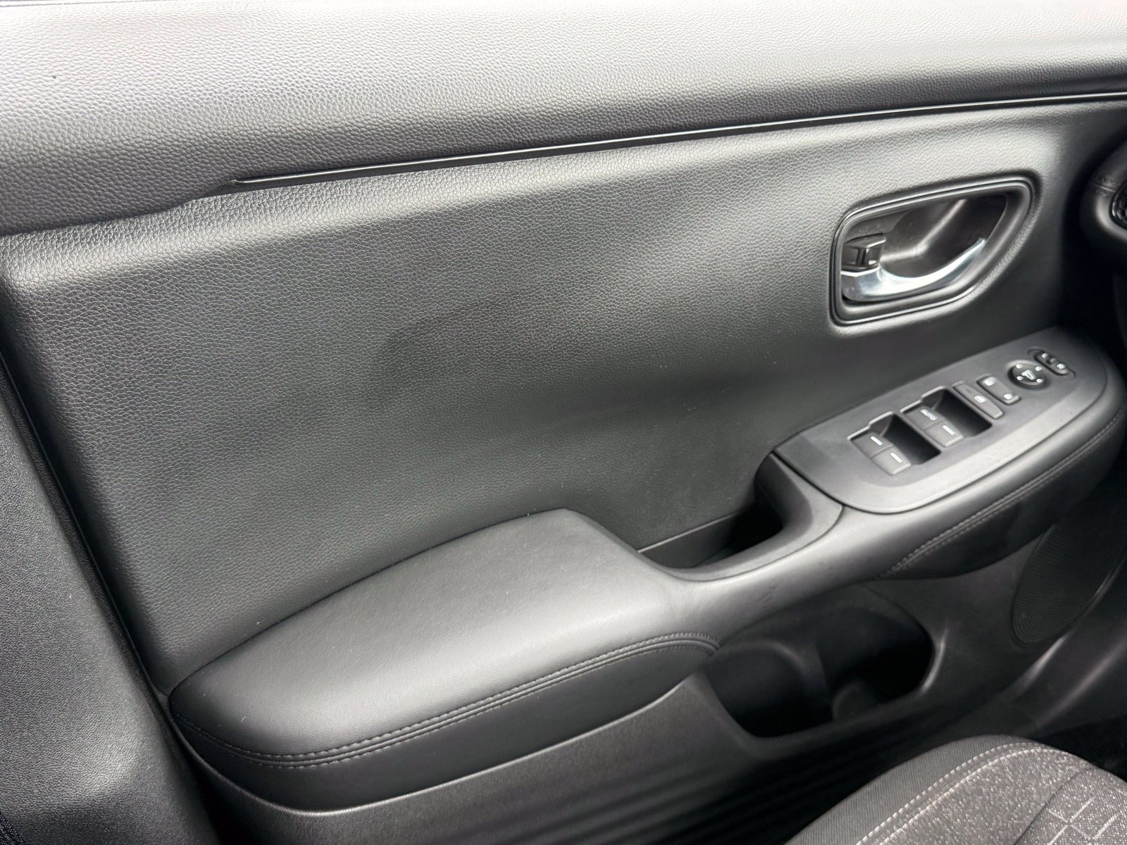 Used 2024 Honda HR-V LX image 37