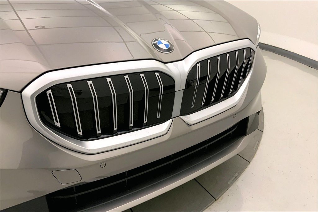 Certified 2026 BMW 530i xDrive w/ Premium Package AWD/4WD image 28