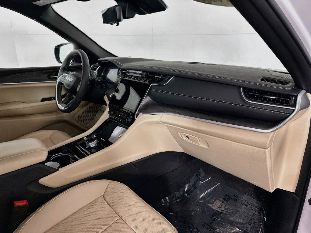 Used 2023 Jeep Grand Cherokee Limited w/ Luxury Tech Group II AWD/4WD image 35