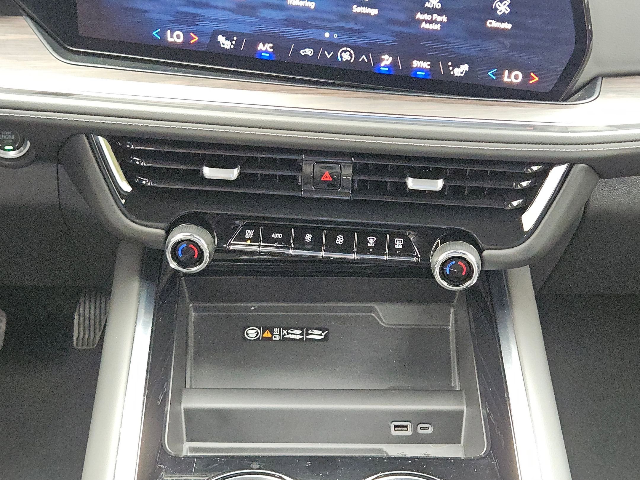 Certified 2025 Chevrolet Suburban LT AWD/4WD image 19