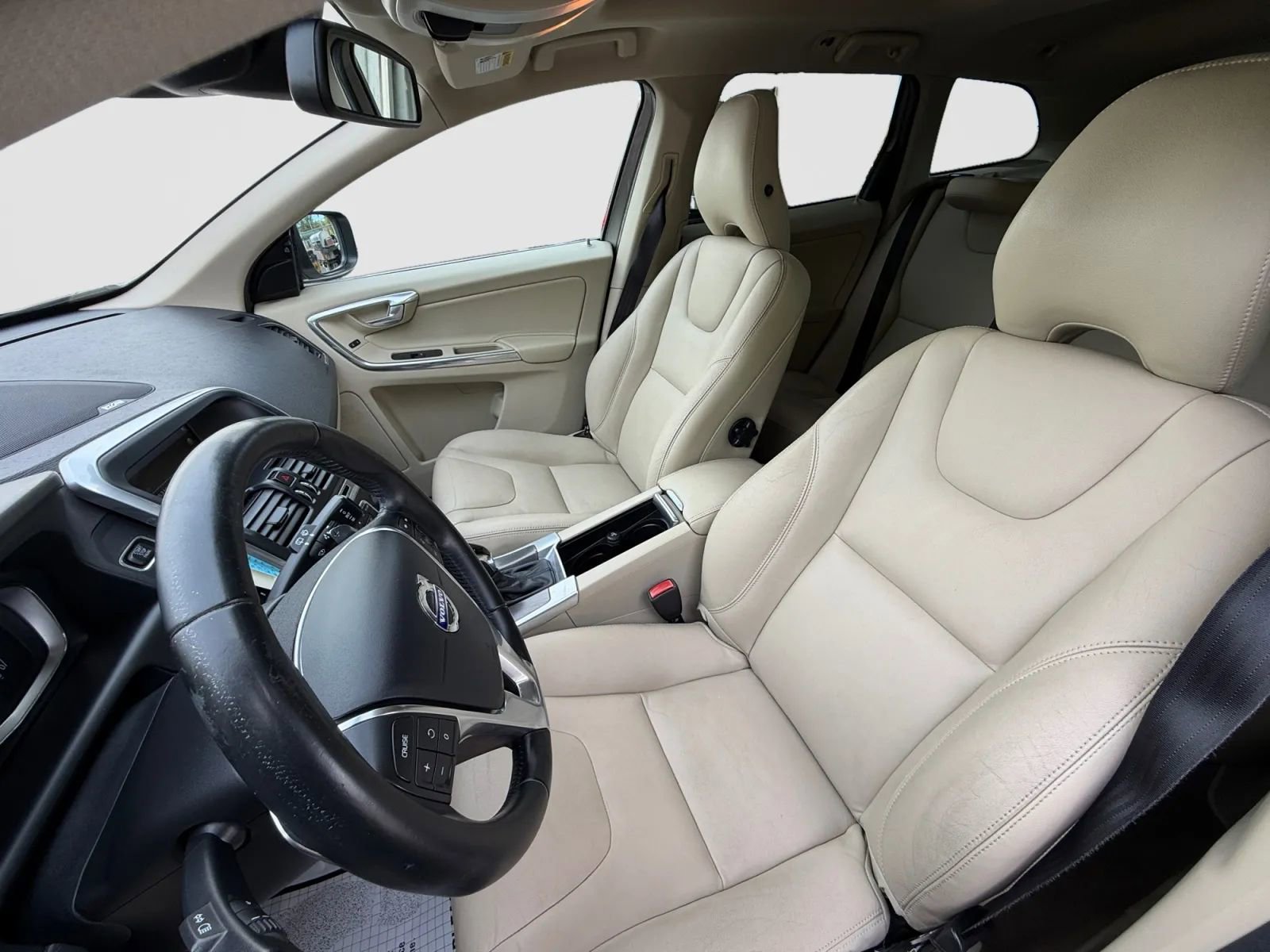 Used 2015 Volvo XC60 T6 Platinum w/ Protection Package AWD/4WD image 13