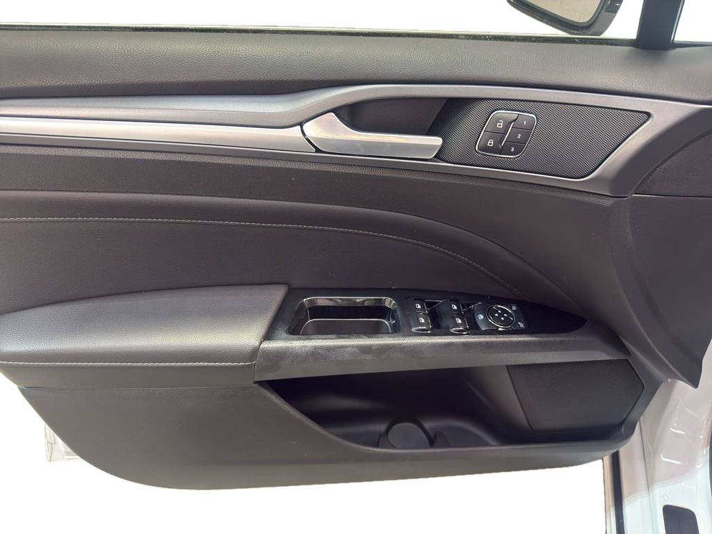 Used 2014 Ford Fusion Titanium FWD image 13
