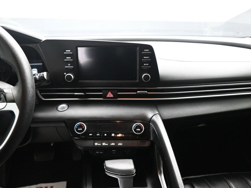 Used 2023 Hyundai Elantra SEL image 13