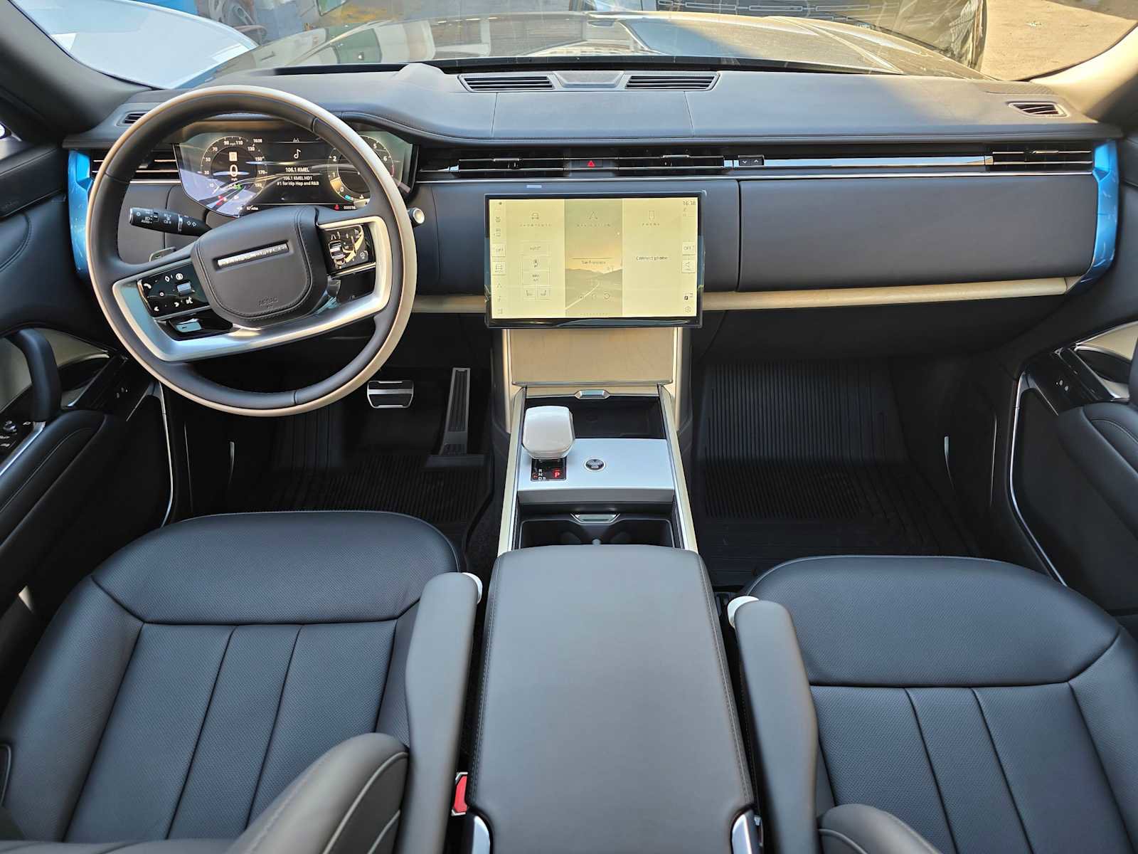 New 2025 Land Rover Range Rover SV image 15