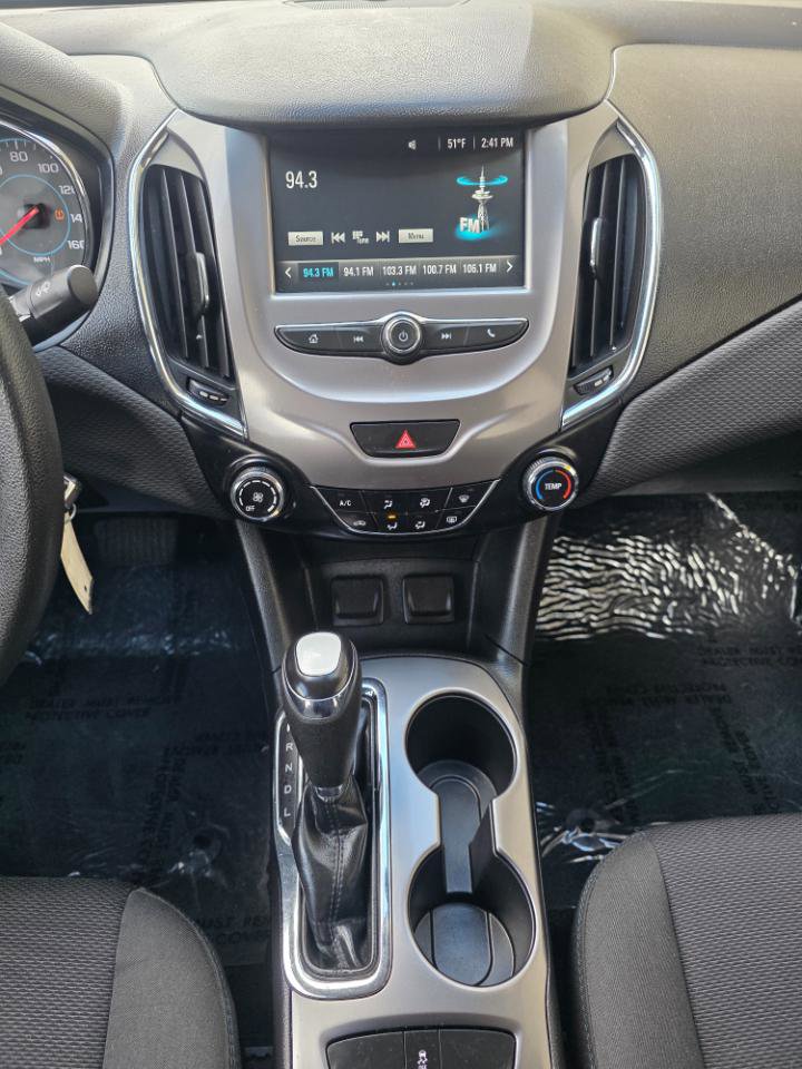 Used 2017 Chevrolet Cruze LT FWD image 17