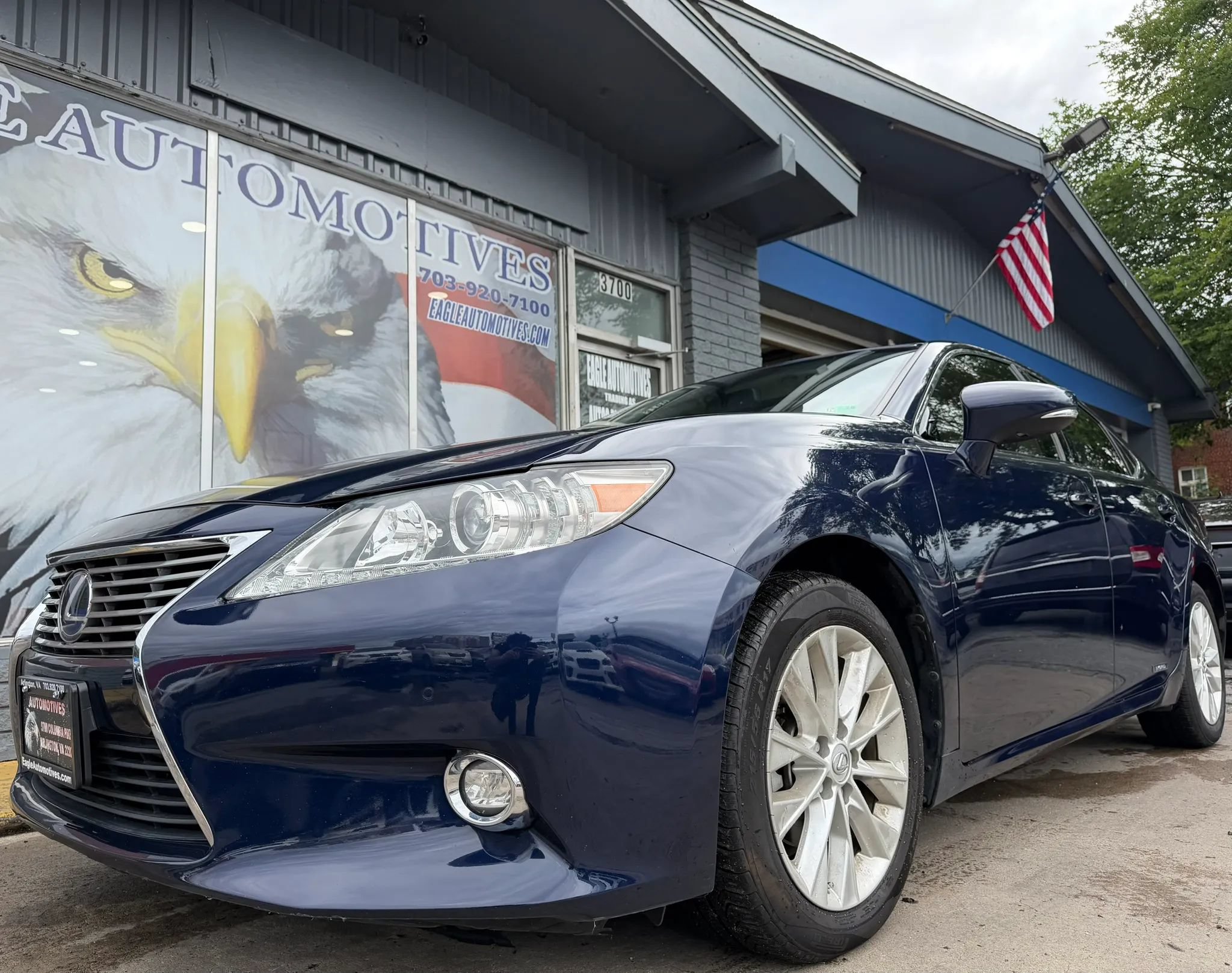 Used 2014 Lexus ES 300h w/ Luxury Package w/Bamboo Trim FWD image 7