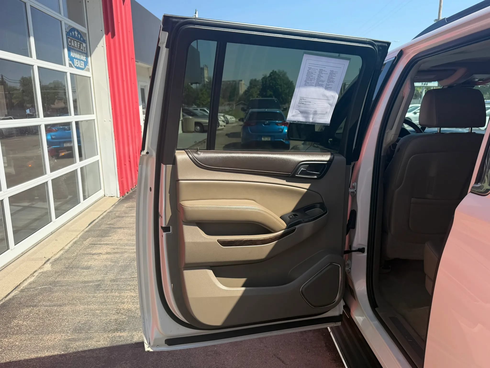 Used 2015 GMC Yukon XL SLT w/ Open Road Package AWD/4WD image 11