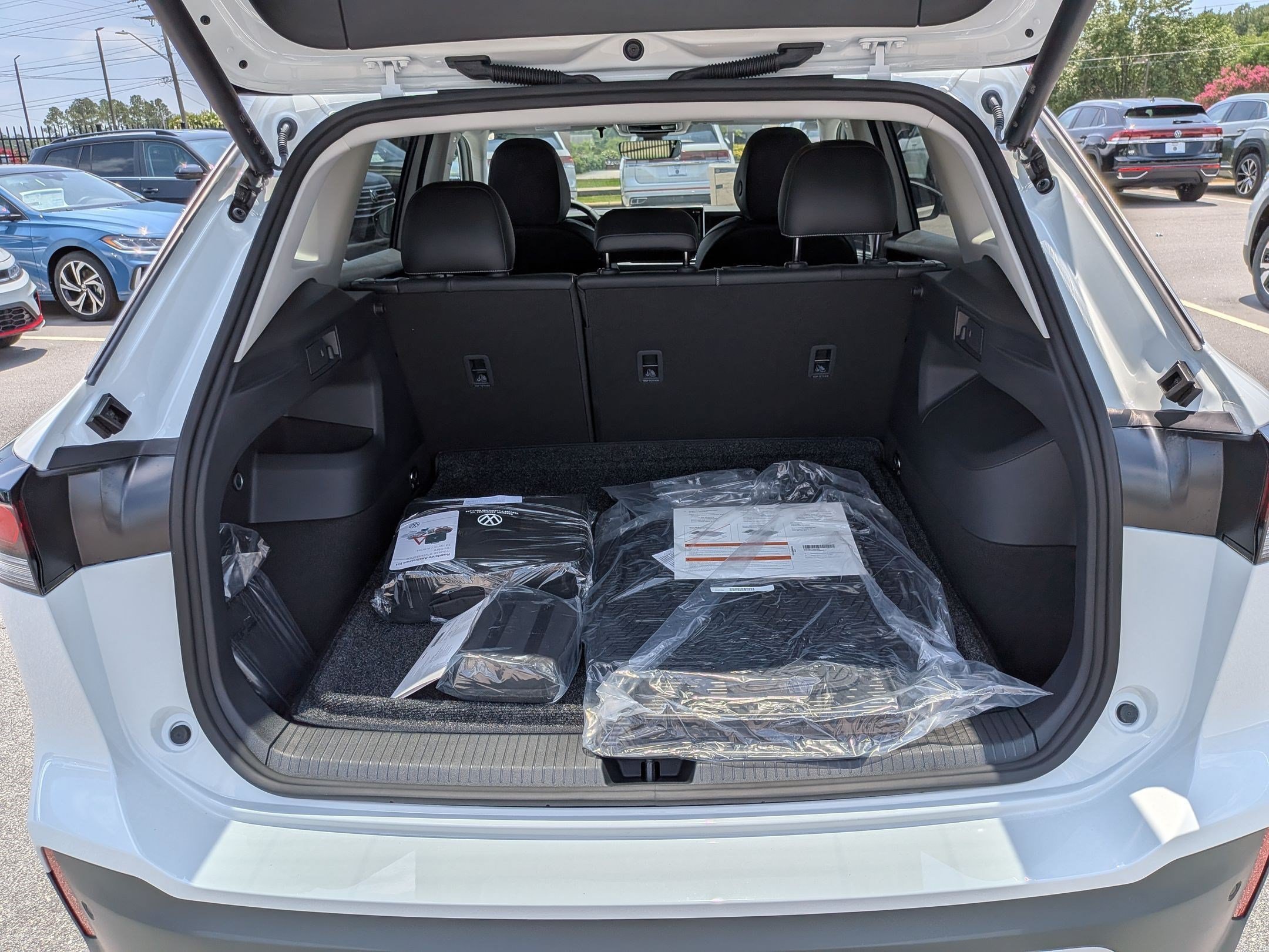 New 2026 Volkswagen Tiguan SE AWD/4WD image 30