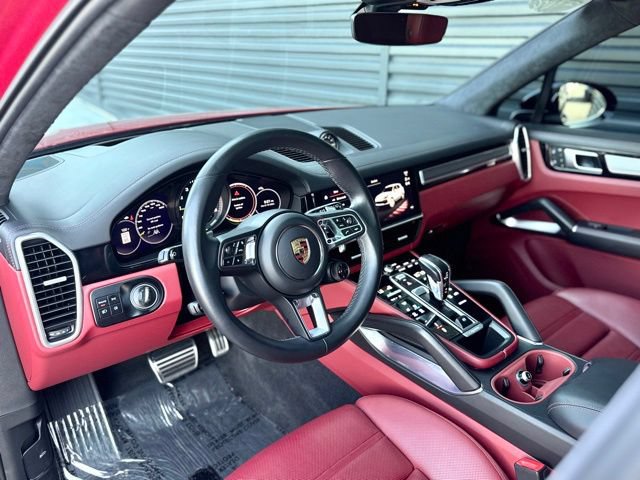 Used 2023 Porsche Cayenne Turbo S AWD/4WD image 4