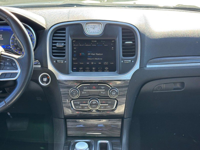Used 2022 Chrysler 300 Touring L image 13