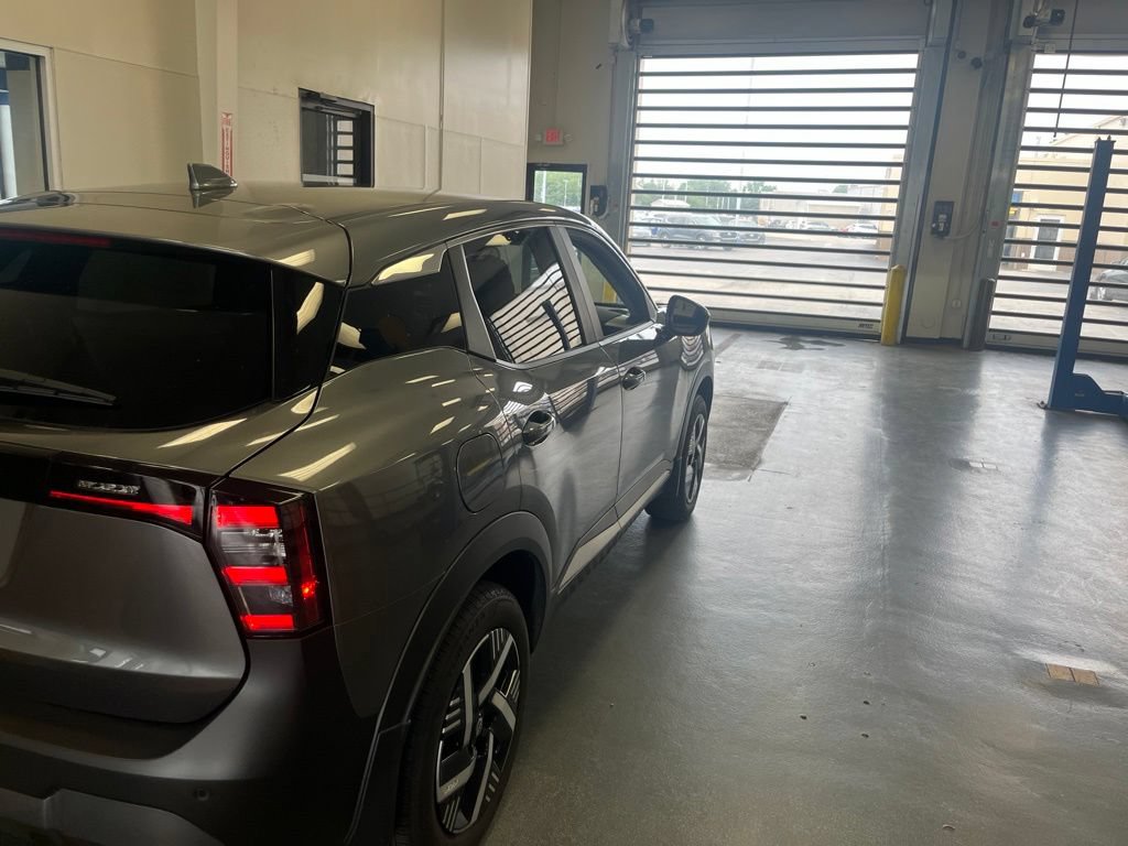 Used 2025 Nissan Kicks SV FWD image 6