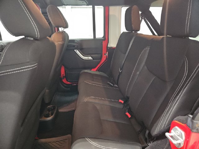 Used 2015 Jeep Wrangler Unlimited Sahara w/ Connectivity Group AWD/4WD image 22