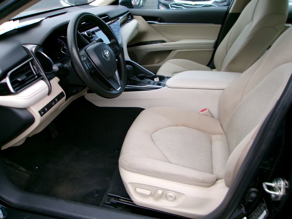 Used 2020 Toyota Camry LE image 9