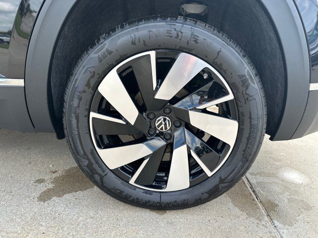 New 2025 Volkswagen Atlas Cross Sport SEL image 9