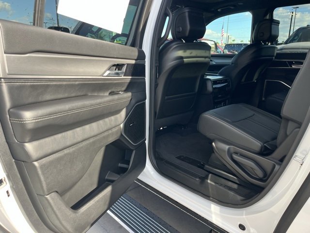 New 2025 Jeep Wagoneer L Series II image 17