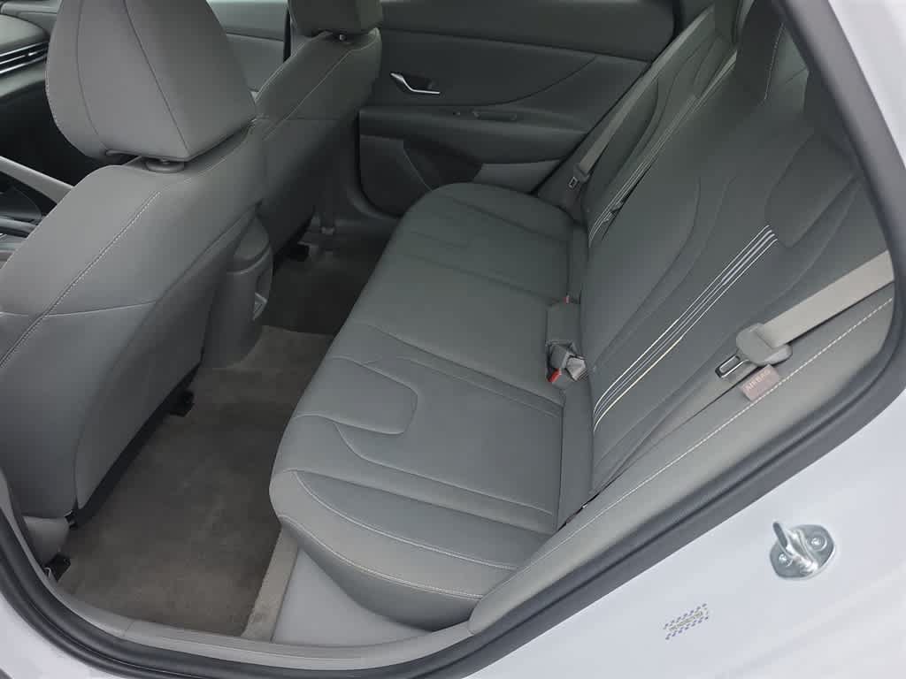 Used 2024 Hyundai Elantra SEL FWD image 16