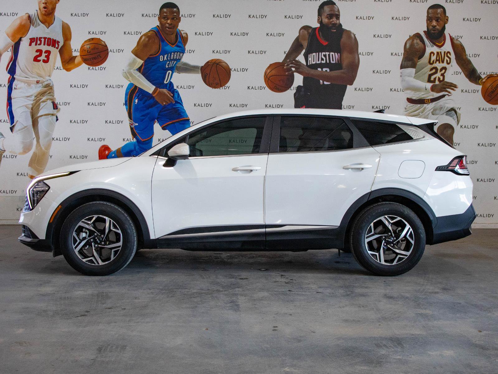 Used 2023 Kia Sportage LX image 16