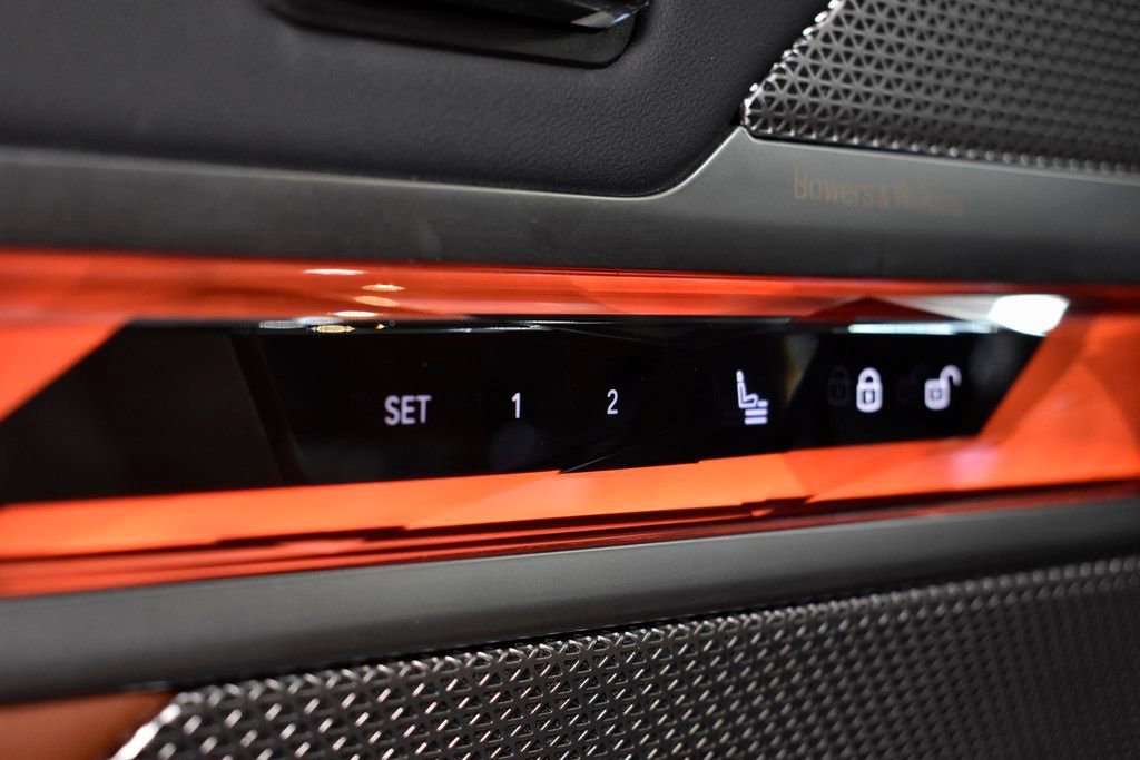 Used 2025 BMW 760i xDrive image 24