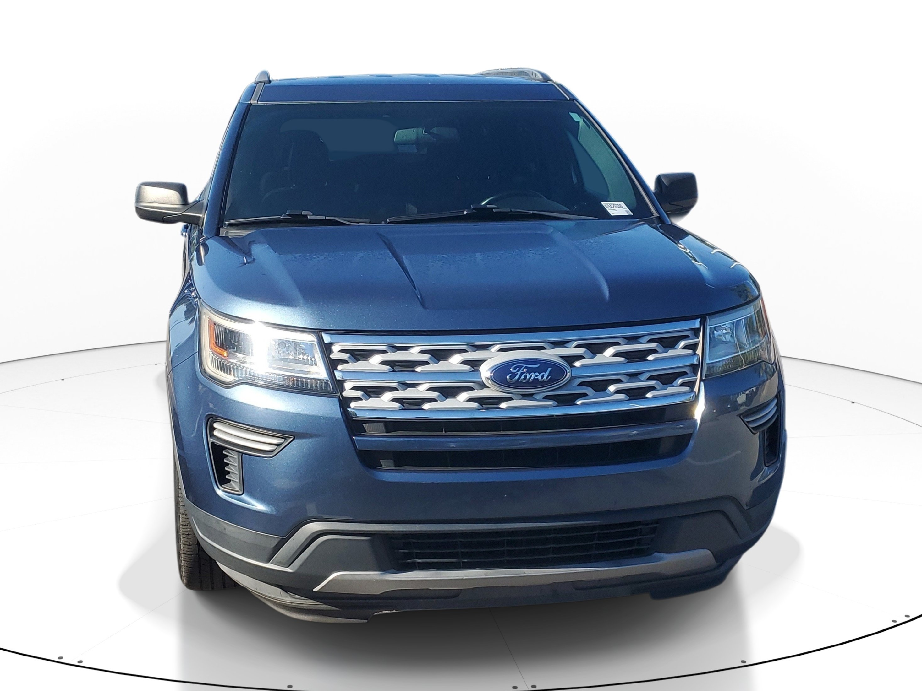 Used 2019 Ford Explorer XLT FWD image 3