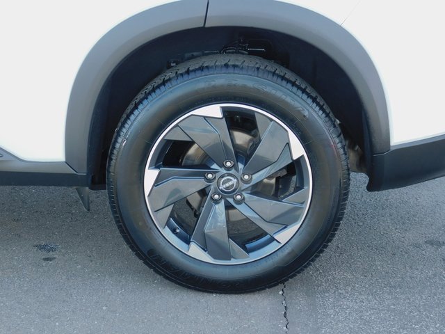 Used 2024 Nissan Rogue SV image 11