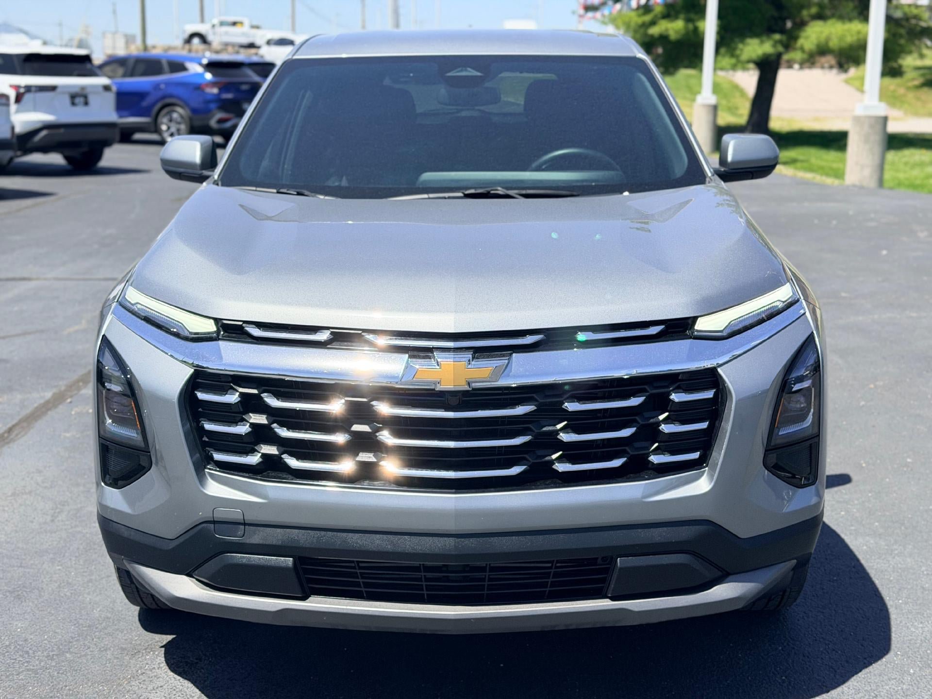 Used 2025 Chevrolet Equinox LT FWD image 2
