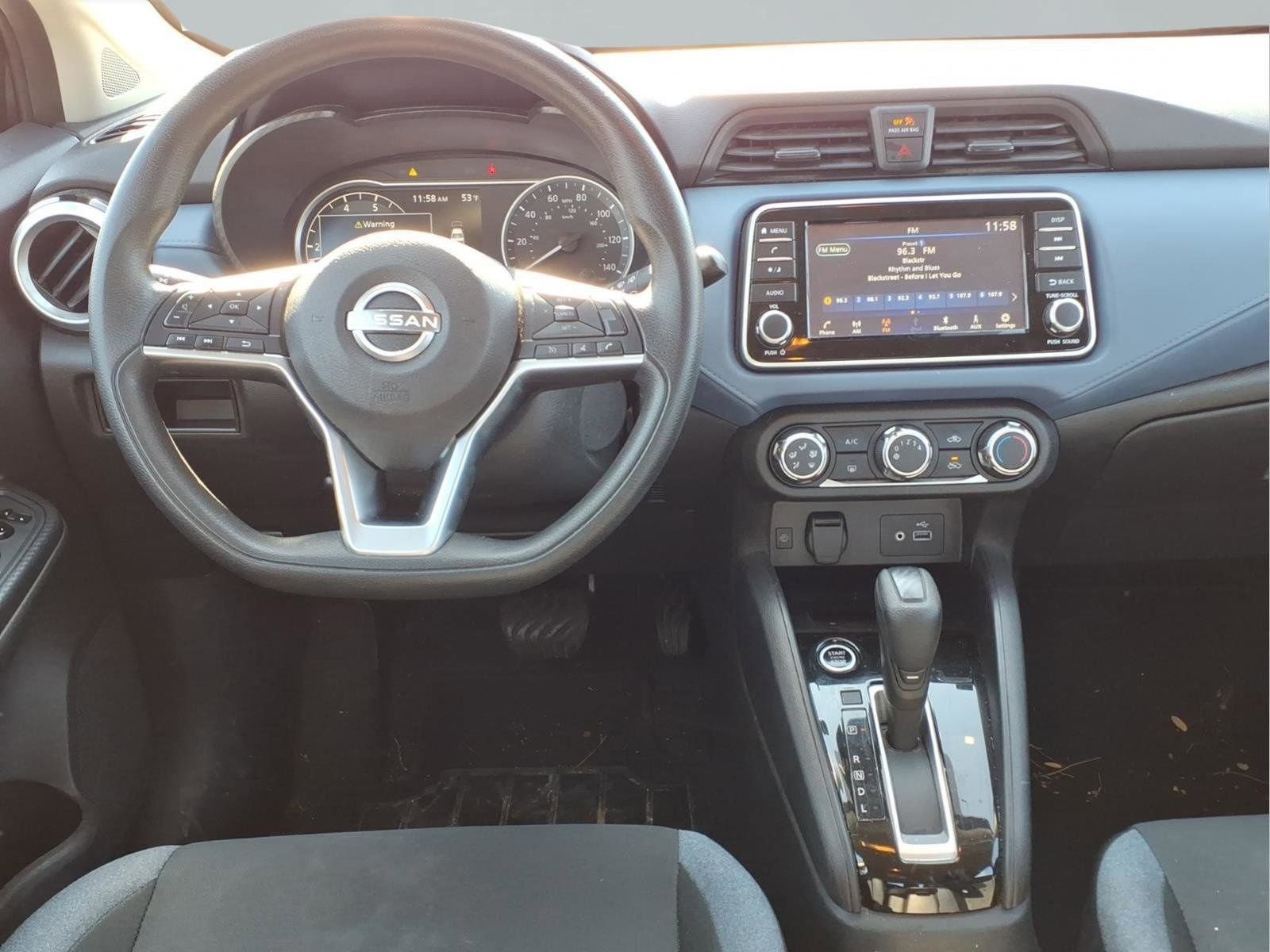 Used 2023 Nissan Versa SV image 4