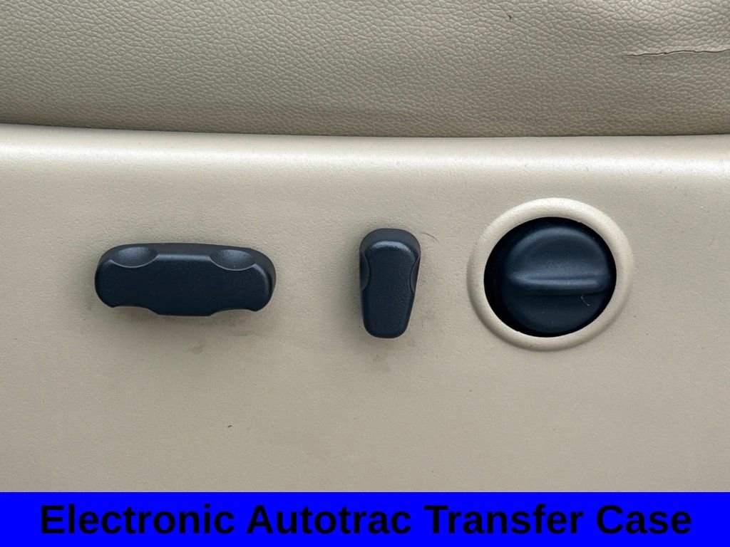 Used 2010 Chevrolet Silverado 1500 LTZ w/ White Diamond Tricoat Edition image 31