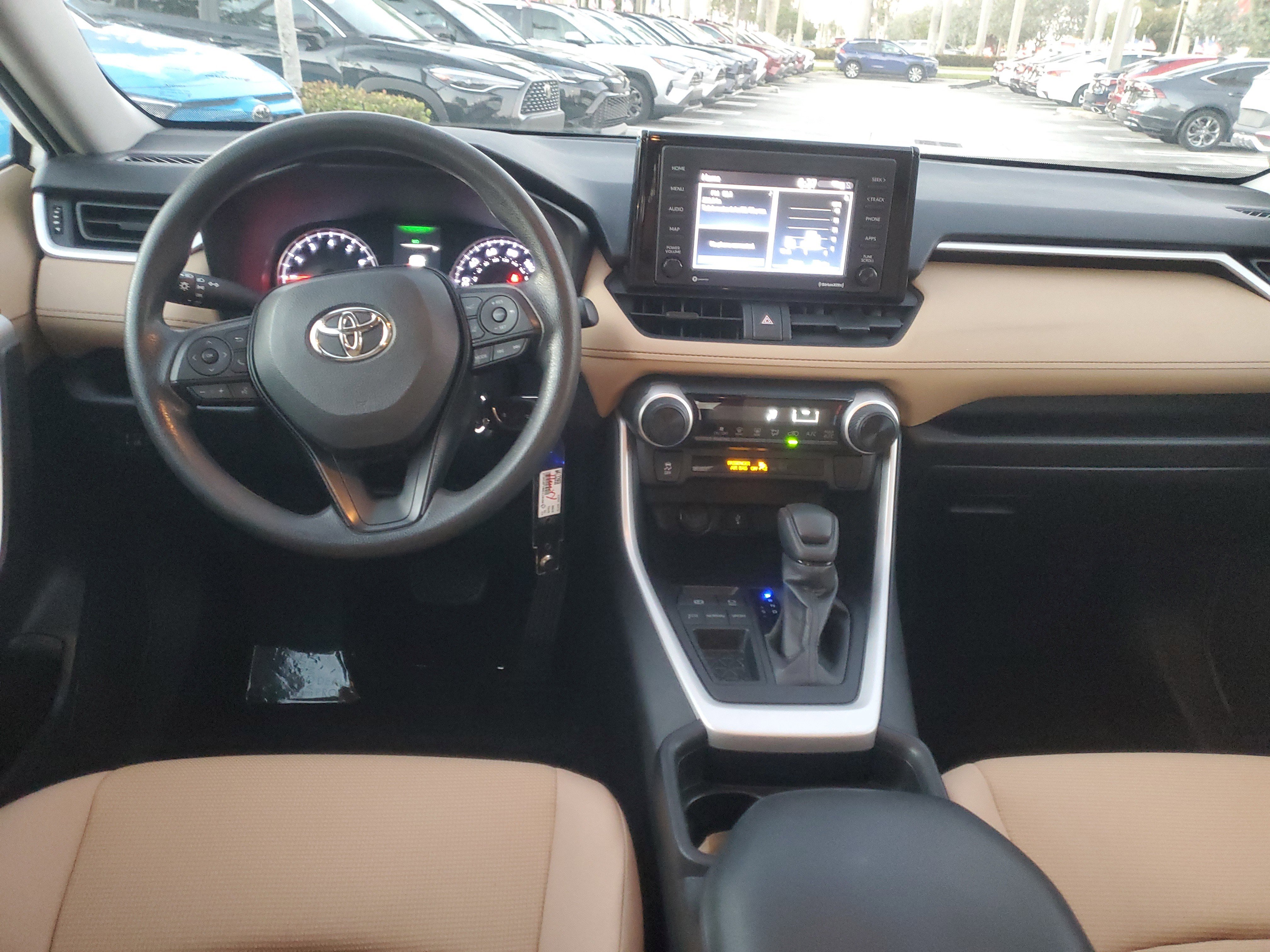 Used 2021 Toyota RAV4 LE image 10