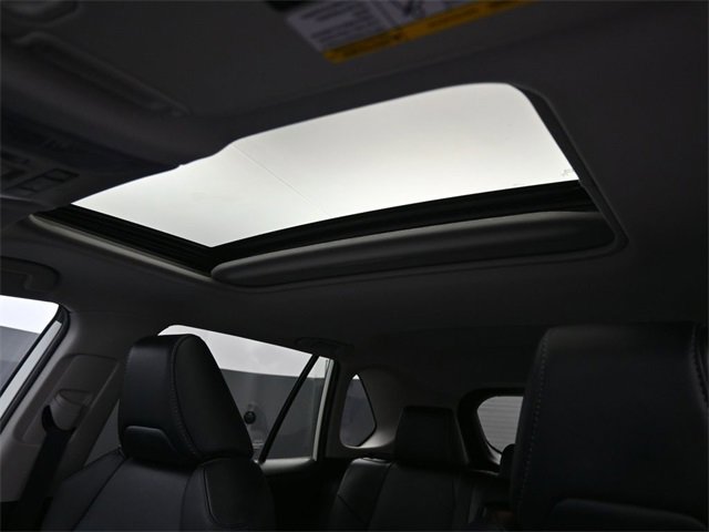 Used 2021 Toyota RAV4 XLE Premium image 34