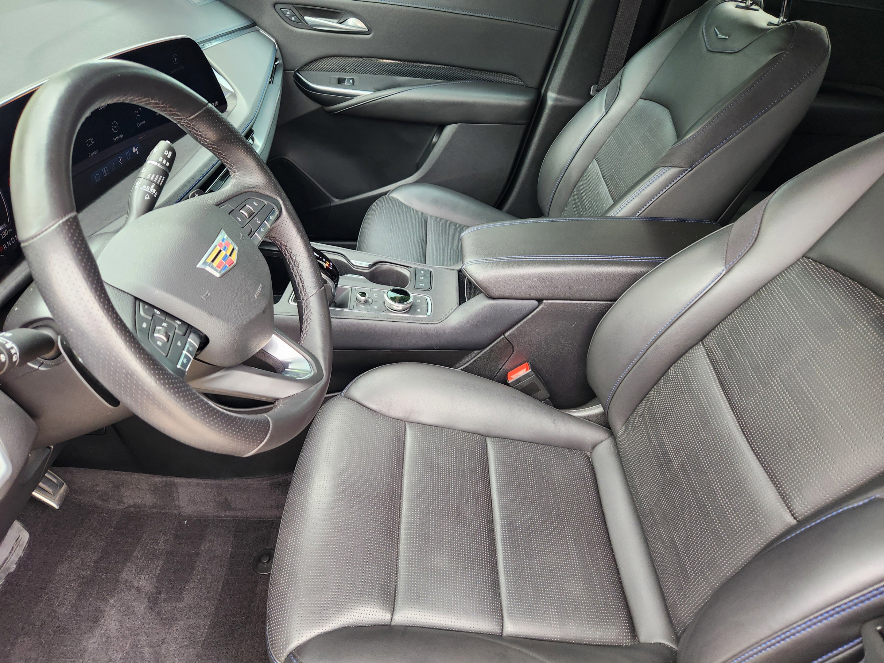 Used 2025 Cadillac XT4 Sport FWD image 6