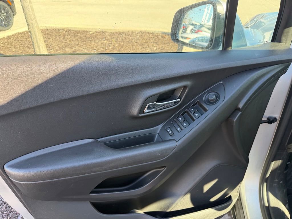 Used 2020 Chevrolet Trax LT w/ Driver Confidence Package FWD image 7